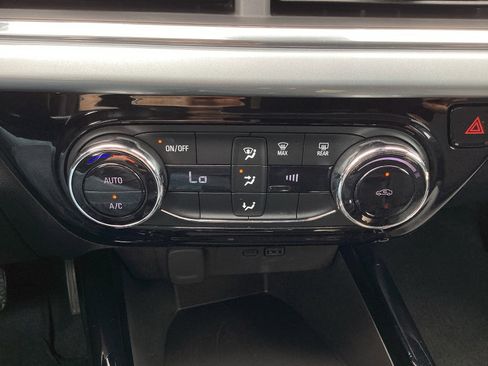 Used 2025 Chevrolet Trax LT FWD image 21