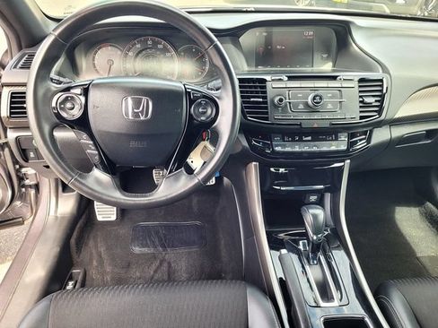 Used 2017 Honda Accord Sport image 9