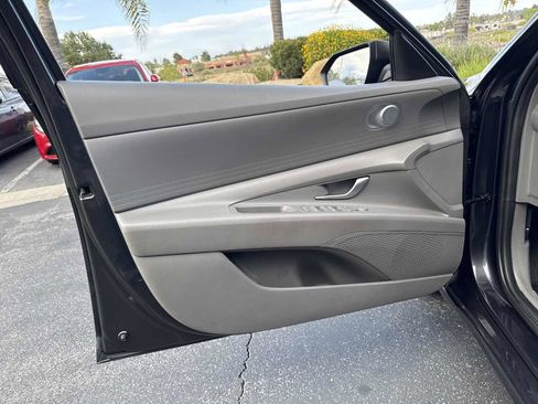 Used 2022 Hyundai Elantra SEL image 35