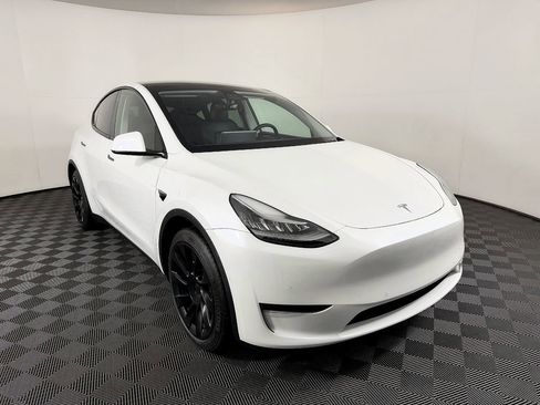 Used 2020 Tesla Model Y Long Range image 5