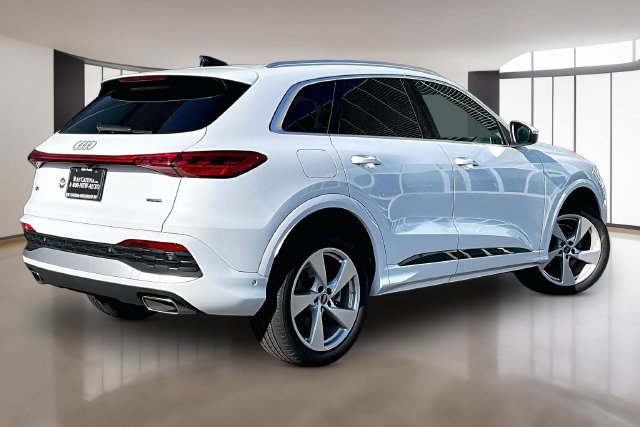 Used 2025 Audi Q5 Premium Plus w/ Premium Plus AWD/4WD image 5