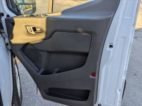 Used 2022 Ford E-Transit 148 High Roof Extended image 19