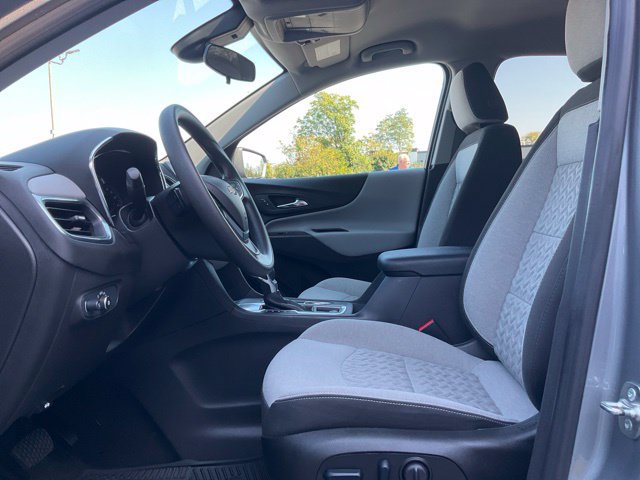 Used 2024 Chevrolet Equinox LS w/ LS Convenience Package FWD image 2