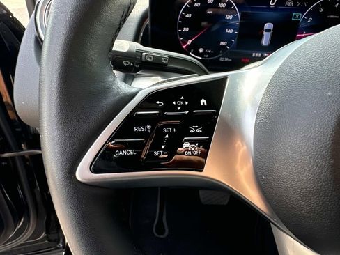 Used 2024 Mercedes-Benz GLB 250 image 23