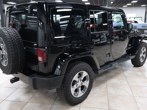 Used 2016 Jeep Wrangler Unlimited Sahara w/ Connectivity Group AWD/4WD image 5
