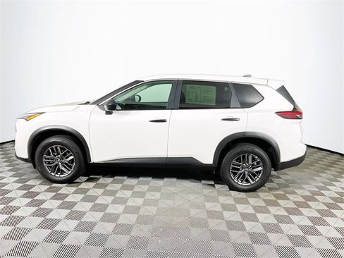 Used 2024 Nissan Rogue S image 5