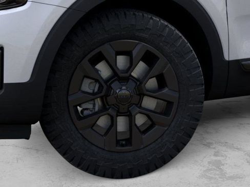 Used 2025 Kia Telluride AWD image 9