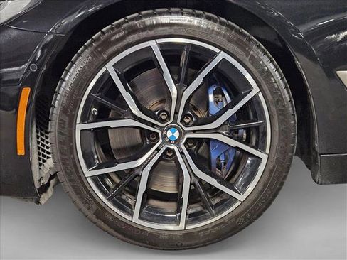 Used 2021 BMW M550i xDrive w/ Dynamic Handling Package image 24
