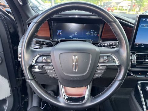 Certified 2022 Lincoln Navigator Reserve AWD/4WD image 11