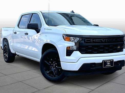 Used 2023 Chevrolet Silverado 1500 Custom image 2