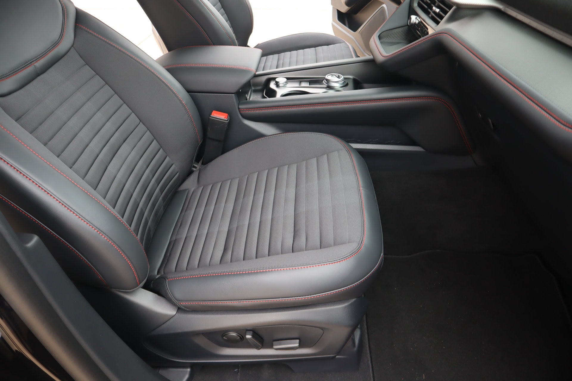 New 2026 Ford Explorer ST-Line AWD/4WD image 15