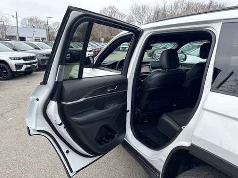 New 2026 Jeep Grand Cherokee Altitude AWD/4WD image 26