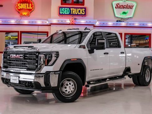 Used 2024 GMC Sierra 3500 Pro w/ Convenience Package image 2