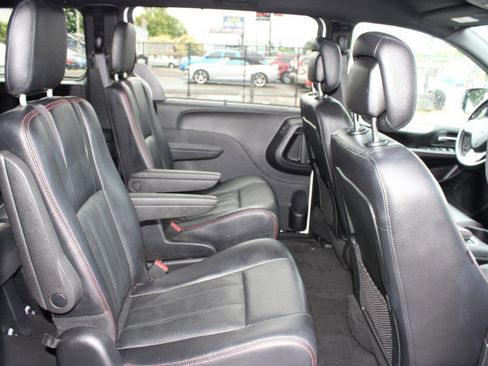 Used 2019 Dodge Grand Caravan GT FWD image 16