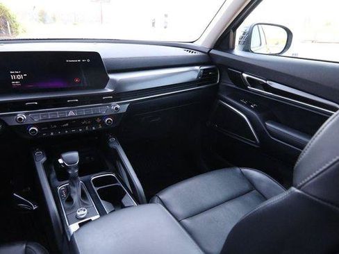 Used 2025 Kia Telluride S FWD image 30