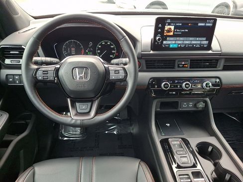 Certified 2025 Honda Pilot TrailSport image 10