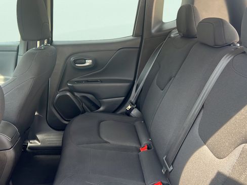 Used 2023 Jeep Renegade Latitude AWD/4WD image 20