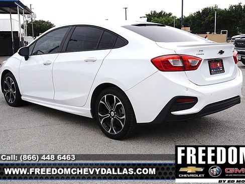 Used 2019 Chevrolet Cruze LT w/ Convenience Package FWD image 5