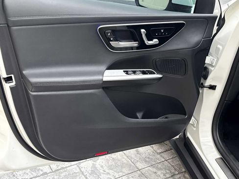 Used 2025 Mercedes-Benz GLC 300 image 19