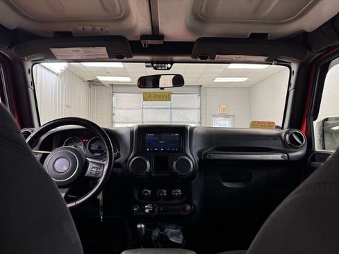 Used 2016 Jeep Wrangler Unlimited Sport w/ Connectivity Group image 18