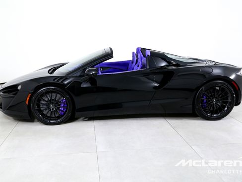 Used 2025 McLaren Artura Spider image 7