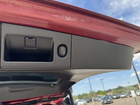 Used 2017 GMC Yukon XL SLT AWD/4WD image 10