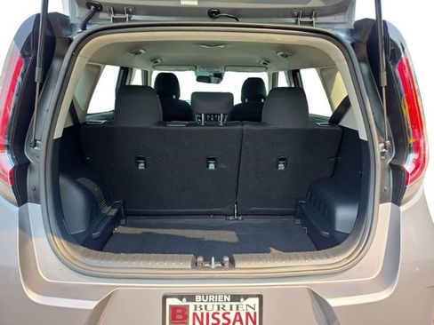 Used 2023 Kia Soul LX FWD image 18