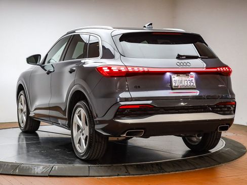 Certified 2025 Audi Q5 2.0T Premium Plus w/ Premium Plus image 9