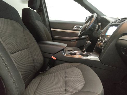 Used 2018 Ford Explorer XLT w/ Equipment Group 201A FWD image 21
