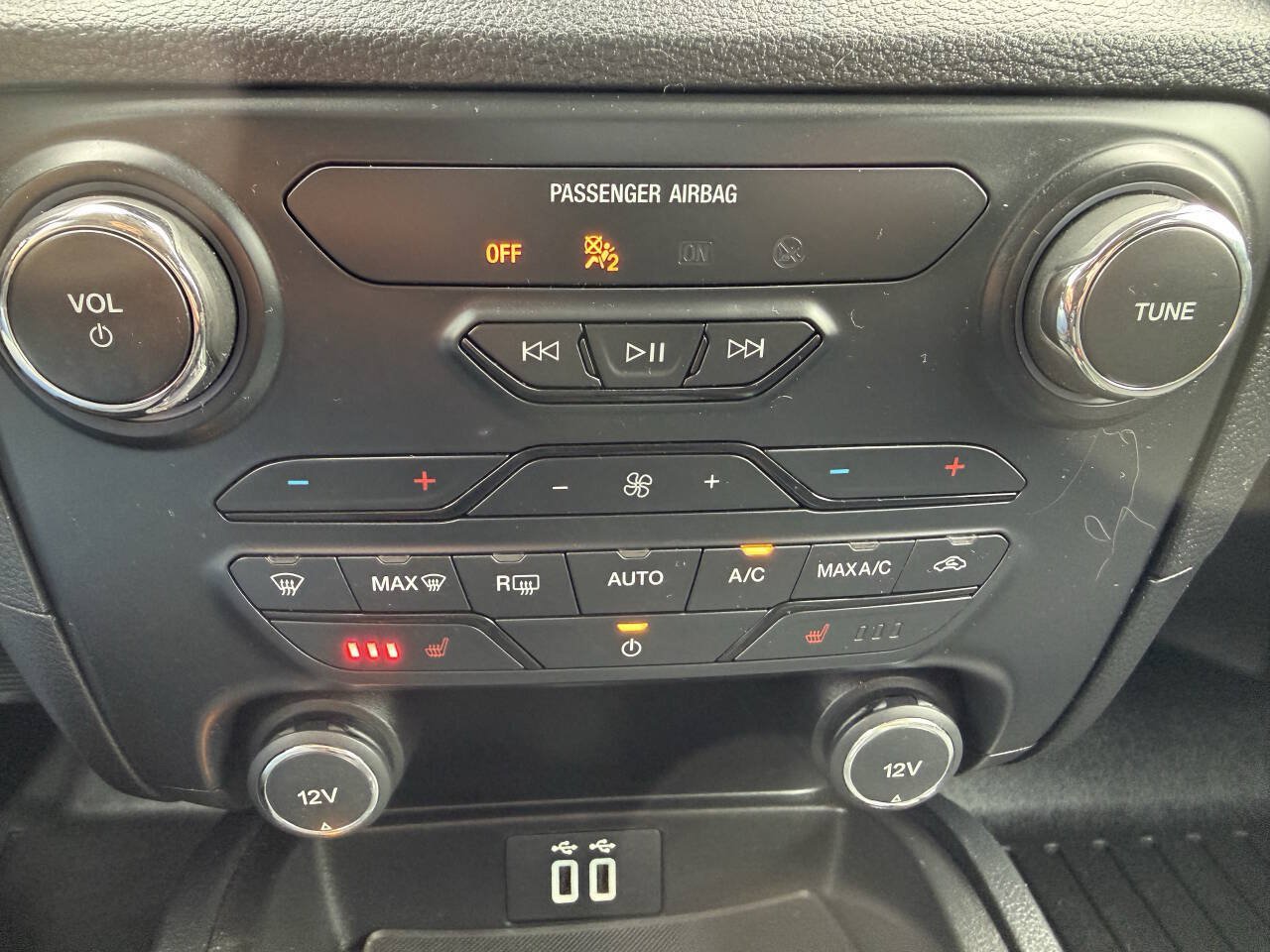 Used 2019 Ford Ranger XLT w/ Equipment Group 302A Luxury AWD/4WD image 19