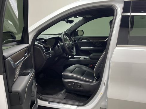 Used 2024 GMC Acadia Denali w/ Super Cruise Package AWD/4WD image 2
