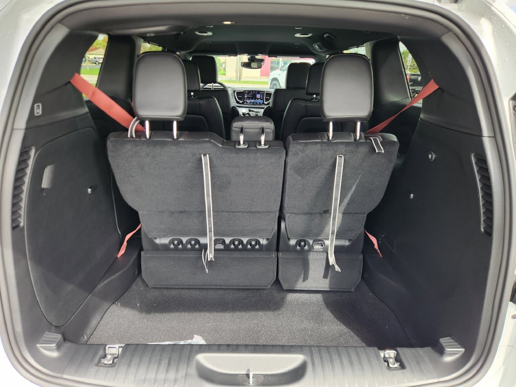 New 2027 Chrysler Pacifica Select FWD image 14