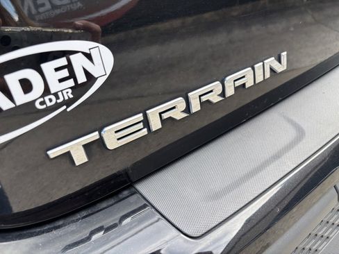 Used 2017 GMC Terrain SLE image 9