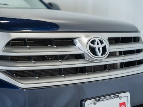Used 2012 Toyota Highlander Limited w/ Tow Pkg AWD/4WD image 11