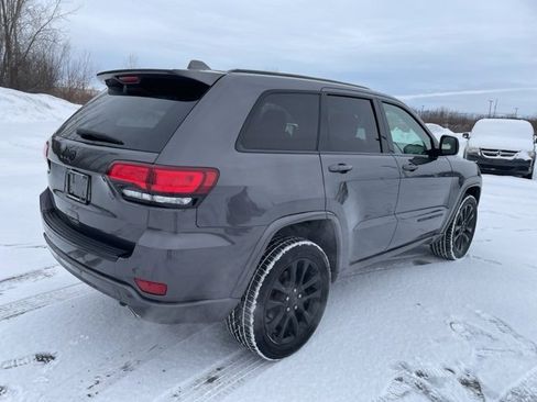 Used 2018 Jeep Grand Cherokee Altitude image 11