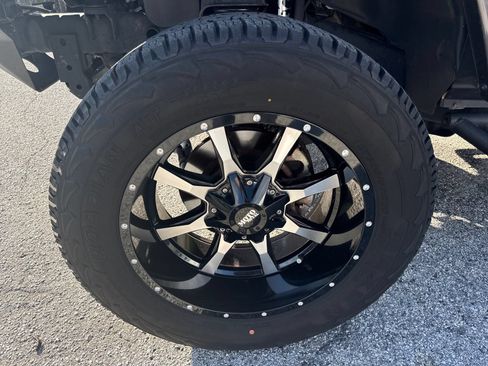 Used 2017 Jeep Wrangler Sahara w/ Connectivity Group AWD/4WD image 11