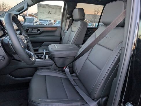 New 2026 GMC Yukon Denali w/ Sun & Power Step Package image 19