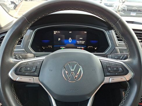 Used 2022 Volkswagen Tiguan SE image 19