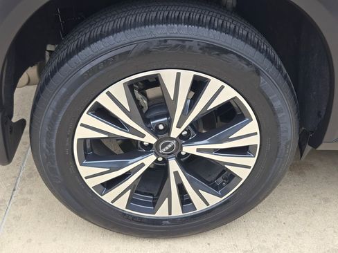 Used 2023 Nissan Rogue SV FWD image 31