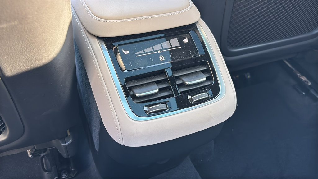 Certified 2026 Volvo XC90 B6 Plus AWD/4WD image 9
