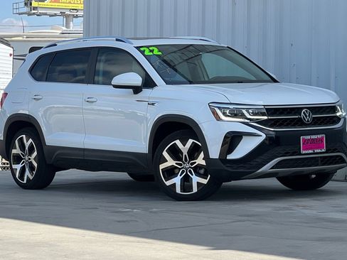 Used 2022 Volkswagen Taos SEL w/ Panoramic Sunroof Package AWD/4WD image 2