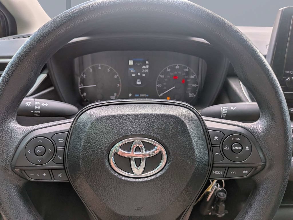 Used 2025 Toyota Corolla LE FWD image 32