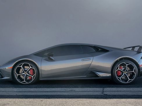 Used 2021 Lamborghini Huracan EVO image 6