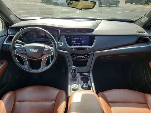 Used 2022 Cadillac XT5 Premium Luxury w/ Technology Package image 8