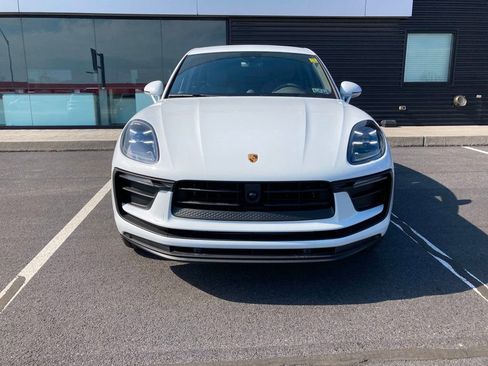 Used 2025 Porsche Macan AWD/4WD image 10