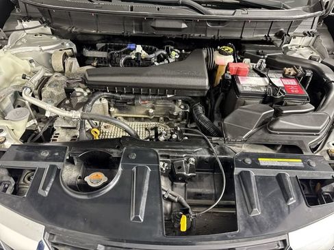 Used 2017 Nissan Rogue SV AWD/4WD image 26