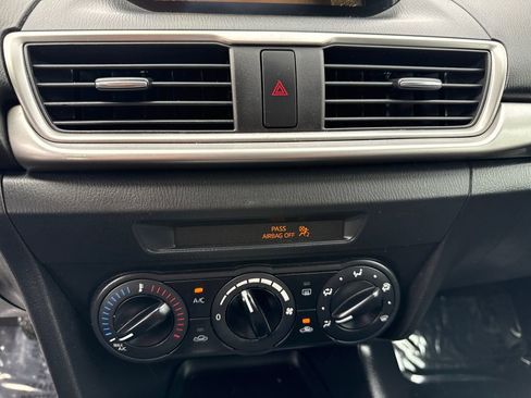 Used 2018 MAZDA MAZDA3 Sport image 23