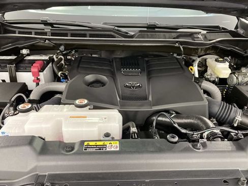 Used 2025 Toyota Tundra Limited AWD/4WD image 29