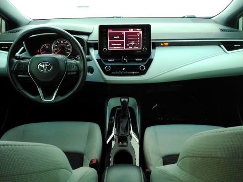 Used 2022 Toyota Corolla SE image 3
