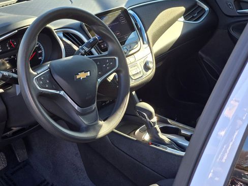 Used 2022 Chevrolet Malibu LS image 21